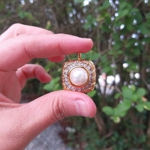 Stuning pendant vintage style with faux pearl